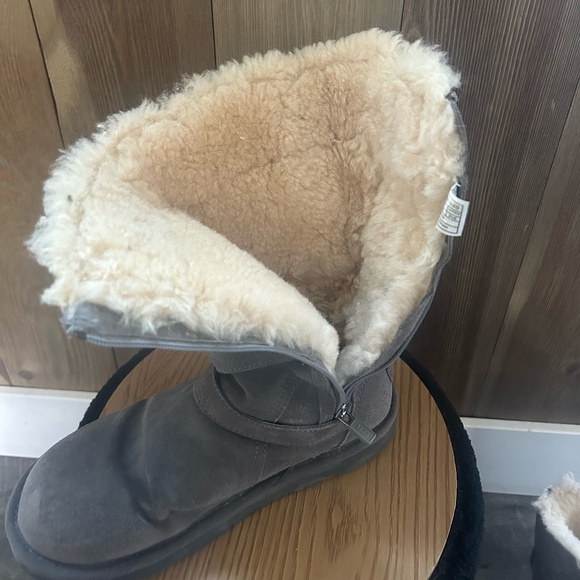 Ugg Maddi Charcoal Grey Kids size 6 Adult W size 7 - Picture 5 of 6